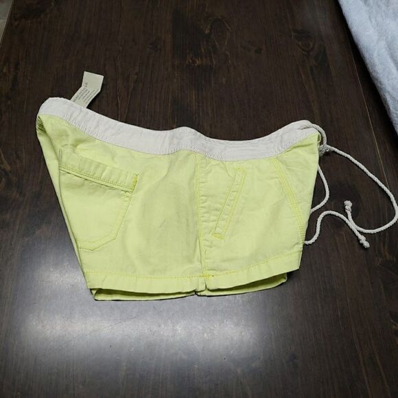 New Vintage American Eagle Yellow Short Shorts Size Women's 8 - Picture 2 of 2